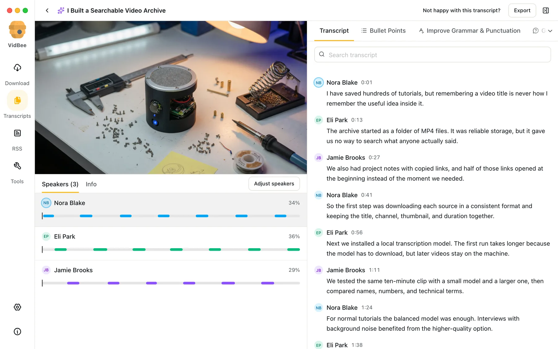 VidBee 桌面版正在顯示已下載的 YouTube 教學，以及可搜尋的本機逐字稿